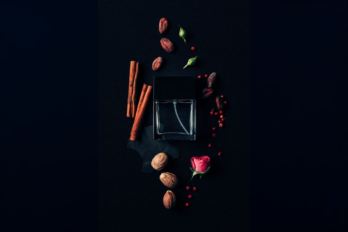 An image of a perfume with spicy ingredients used in perfumes