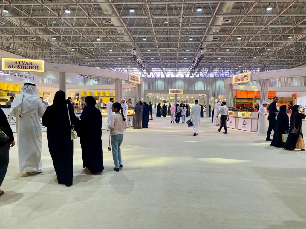 An image of the interior of the perfume expo held at Sharjah expo center