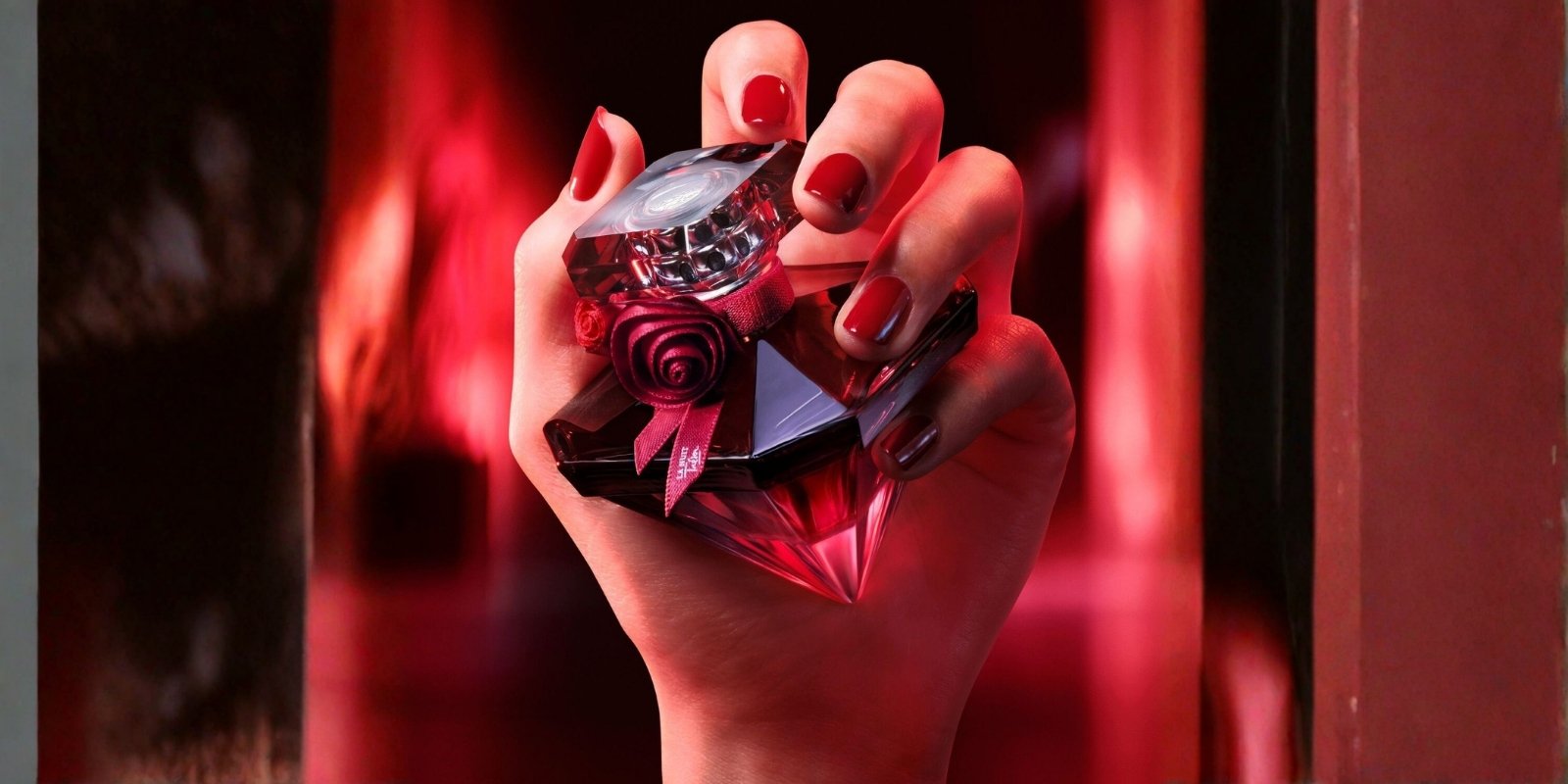 An image of Lancôme La Nuit Trésor Rouge Drama perfume