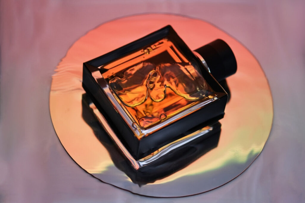 An image of a perfume placed over a circular pad